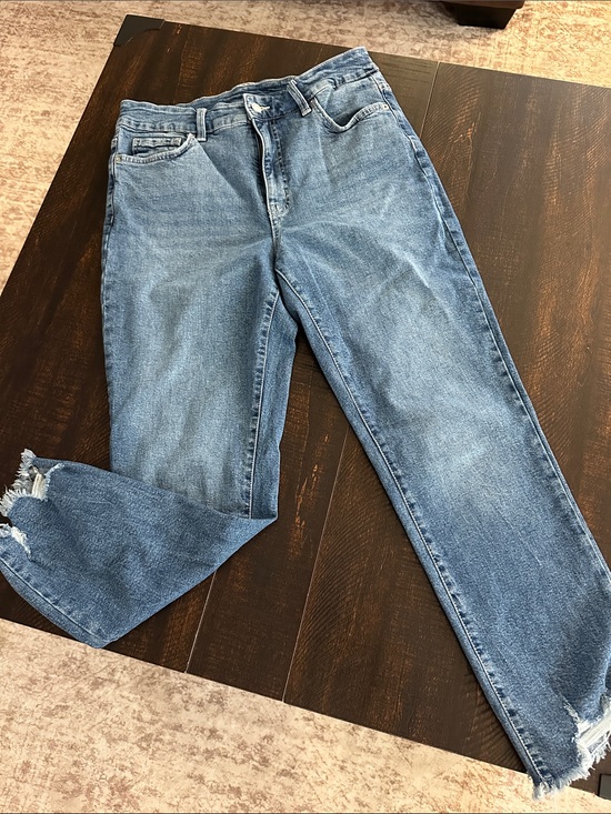 Time and Tru Denim - Time and Tru Medium Wash Straight-Leg Jeans with Frayed Hem